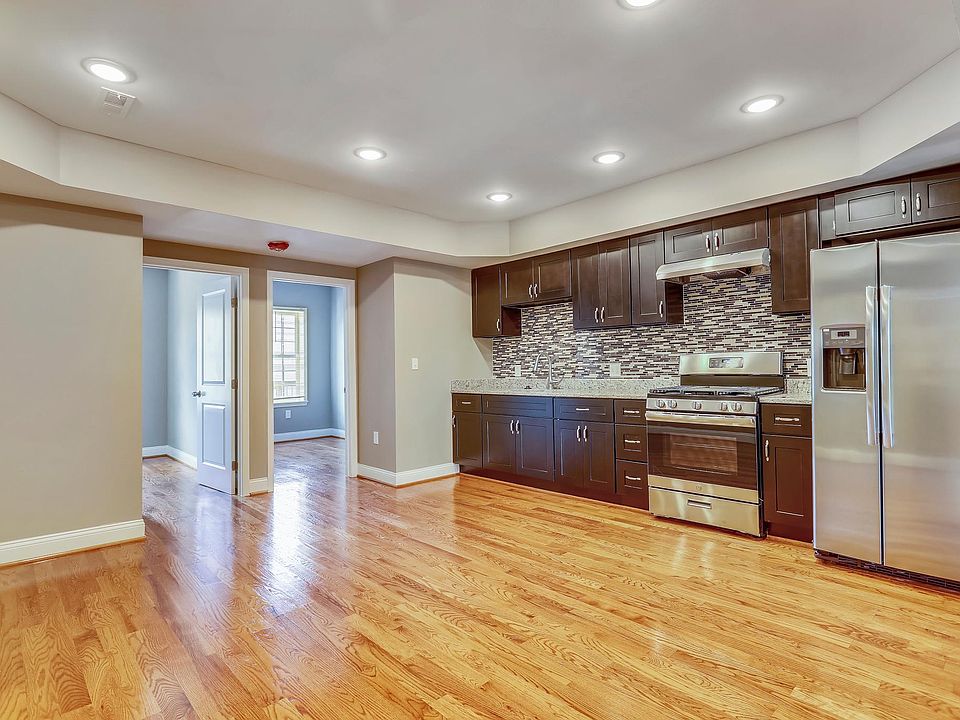 2nd image of 1613 E St NE