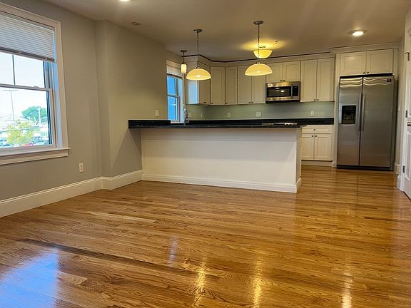 4th image of 45 Spring St #6