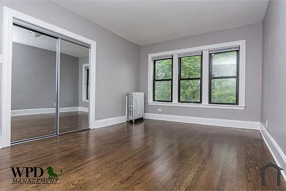 1305 W 82nd St — Photo 6