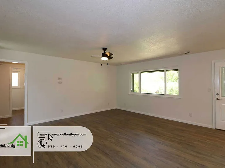 1833 Oregon Ave — Photo 16