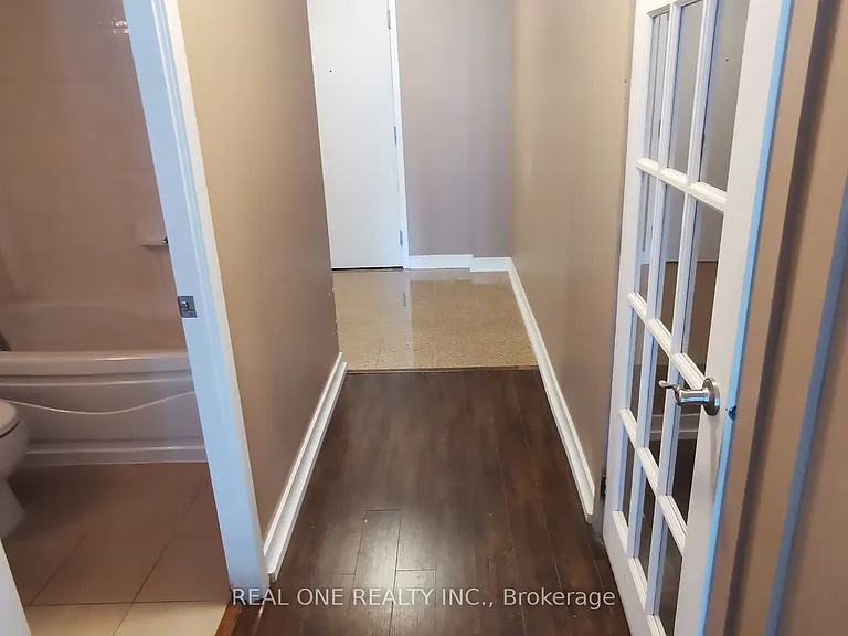 81 Navy Wharf Ct #810 — Photo 16