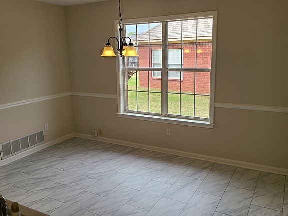 5th image of 371 Northwood Hills Dr