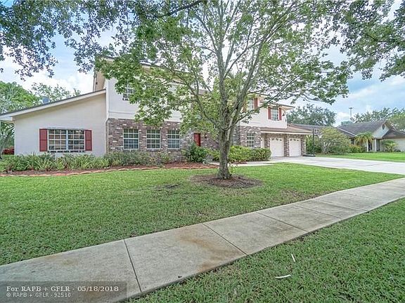 2nd image of 301 NW 202nd Ter