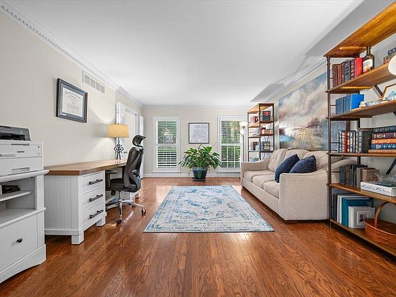 5th image of 2760 Holly Spring Dr