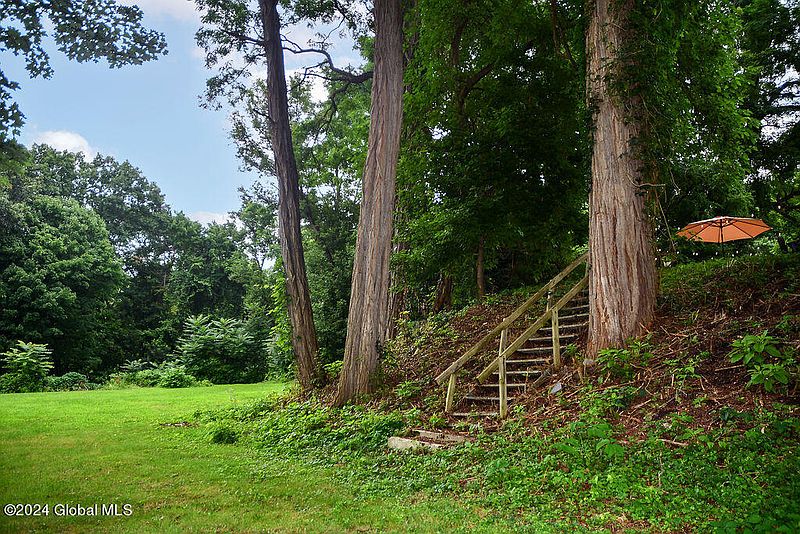 3rd image of 2641 Aqueduct Road
