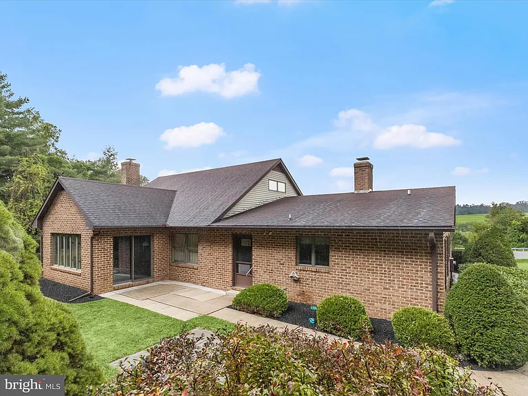 2177 Manchester Rd — Photo 41