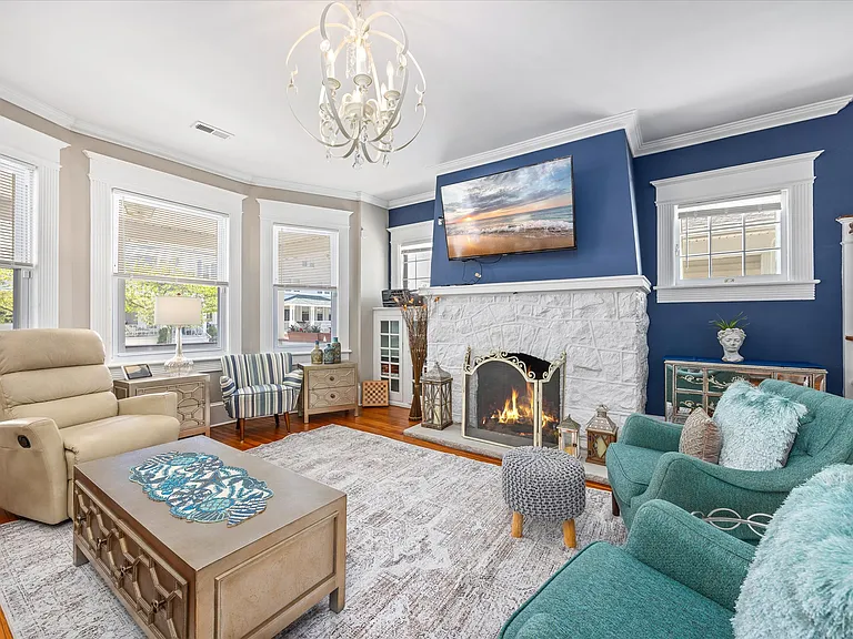 25 S Oakland Ave — Photo 42
