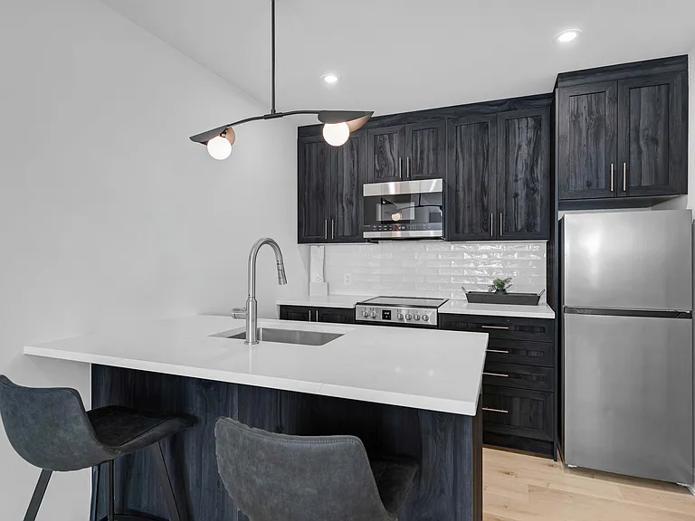 658 Somerset St W — Photo 26