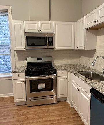 2nd image of 1424 N Maplewood Ave #1F