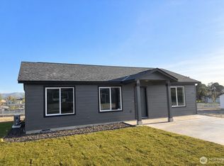 105 Poplar St NE, Royal City, WA 99357
