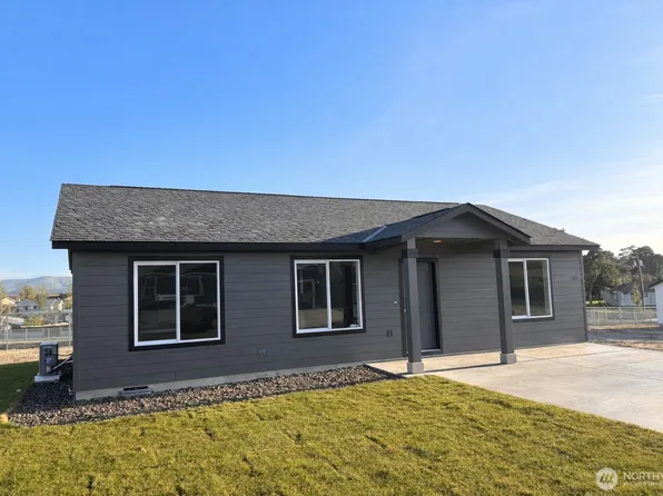 105 Poplar Street NE, Royal City, WA 99357