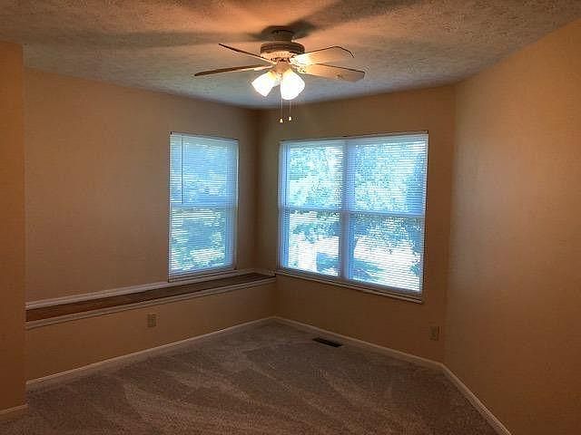 1st image of 4983 Kenwood Dr