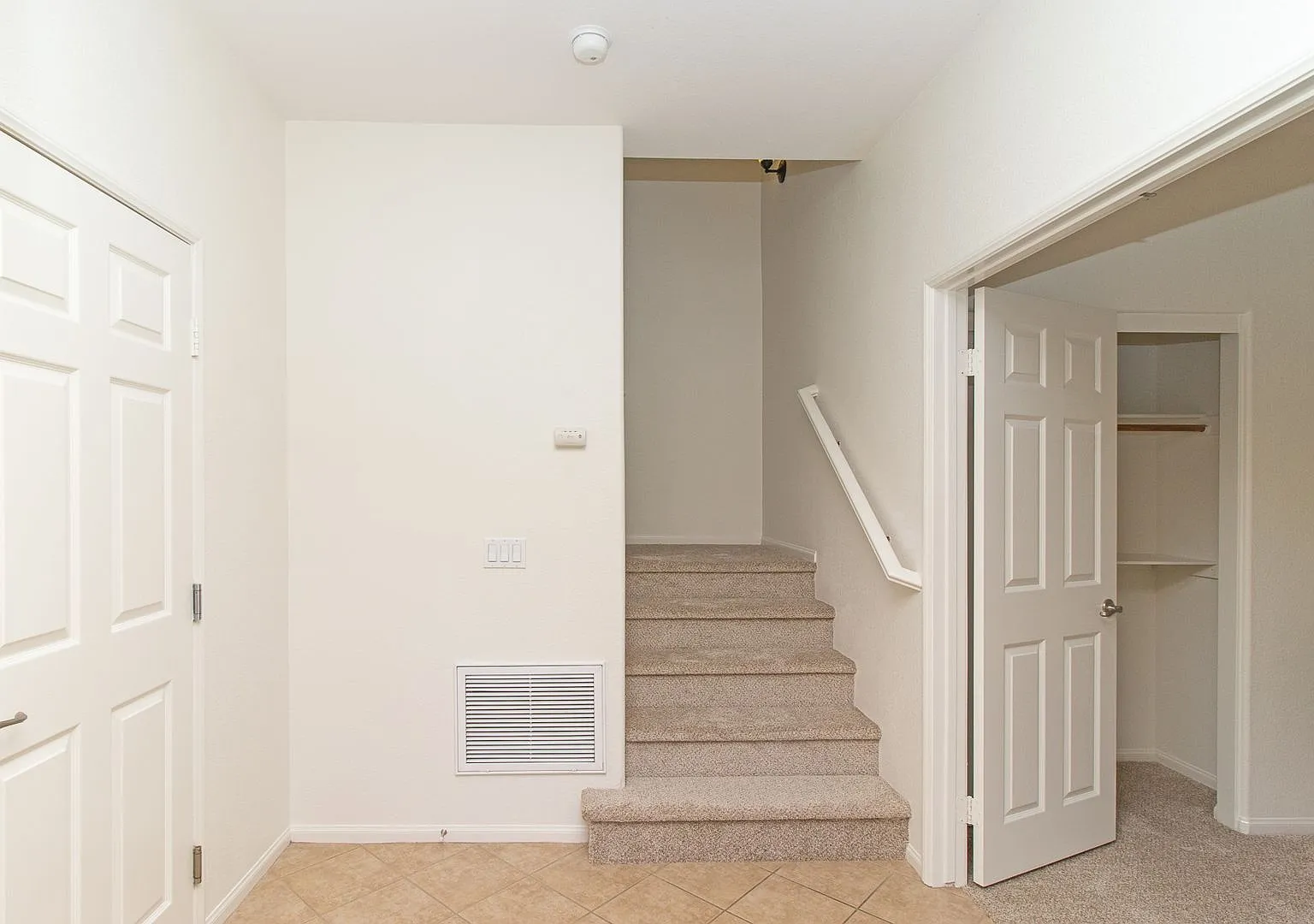 Incredible 3 bed & 3.5 bath Tri-Level Condo in San Marcos! — Photo 2