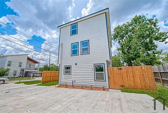 3 bed, 1150 sqft, $1,700 — Photo 2