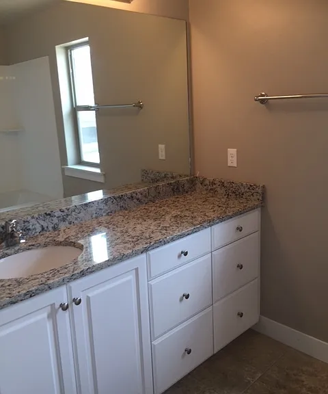 576 N 220 E — Photo 11
