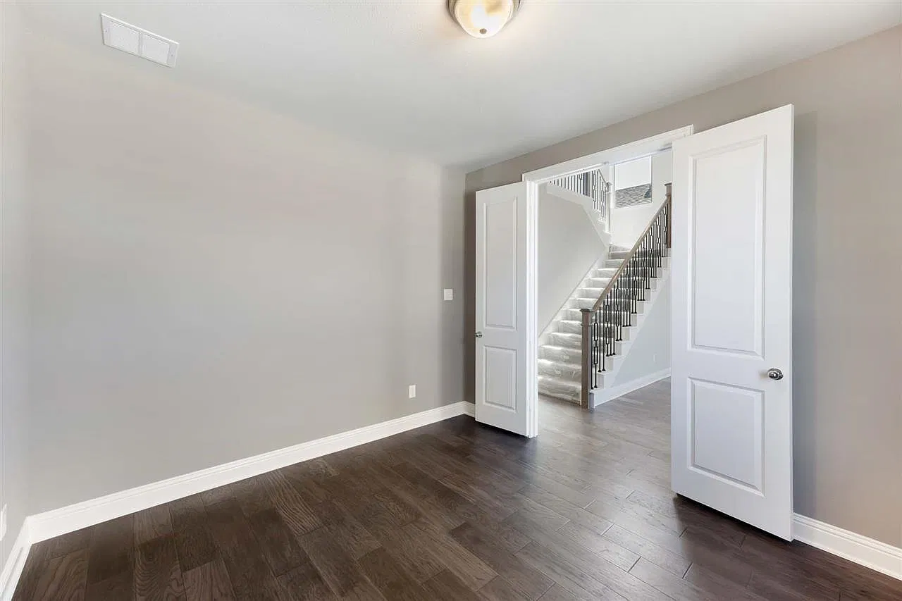 3 bed, 2.5 bath, 2328 sqft, $3,400 — Photo 4