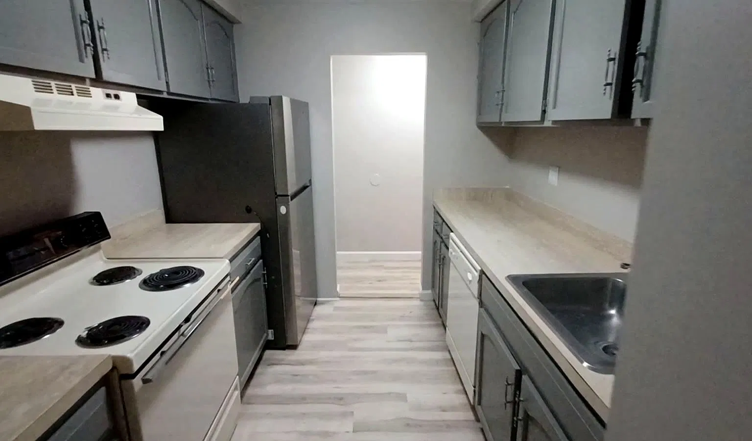 2 bed, 850 sqft, $1,350 — Photo 2