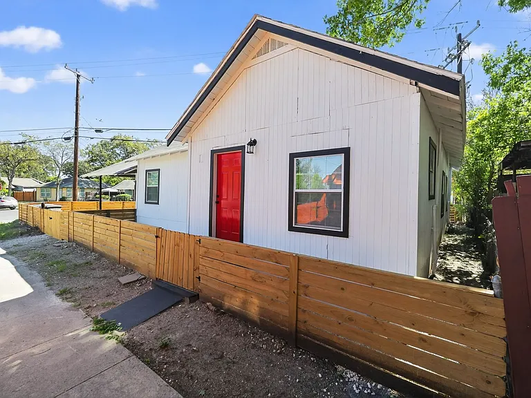 427 Floyd Ave — Photo 6