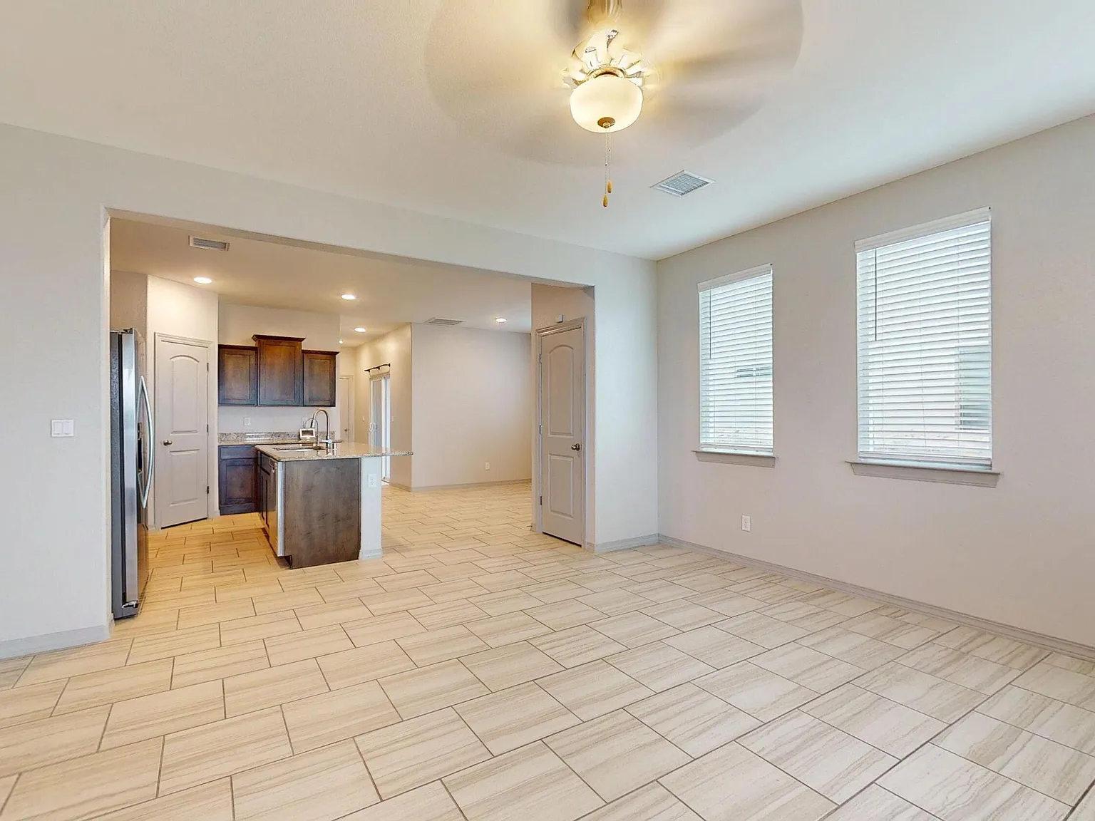 3 bed, 2.5 bath, 2004 sqft, $2,300 — Photo 3