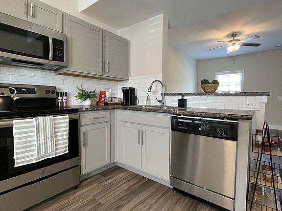 2nd image of 2005 Willow Dr #8