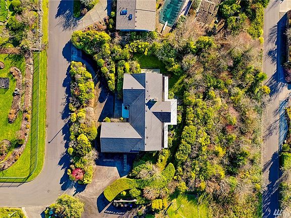 5th image of 902 S Aurora Ave