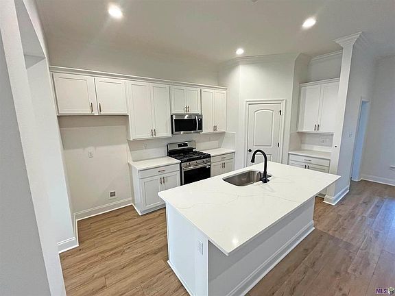 4th image of 141 Olivia Dr