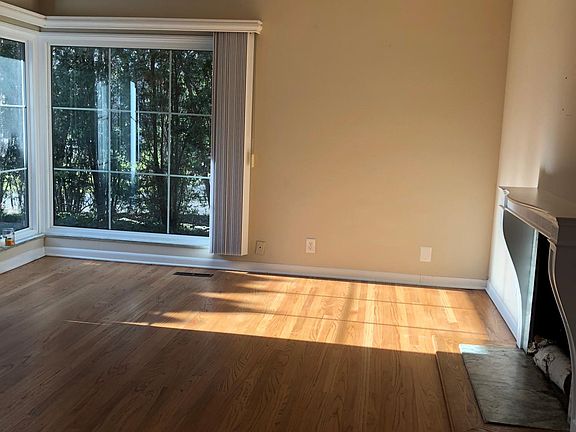 4th image of 1041 Putney St #1041