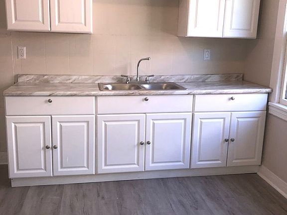 3rd image of 1368 W 111th St #8922691