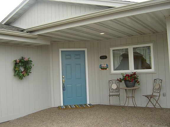 INVITING FRONT ENTRY