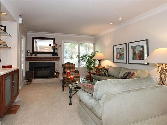 4th image of 303 Willow Hill Ct