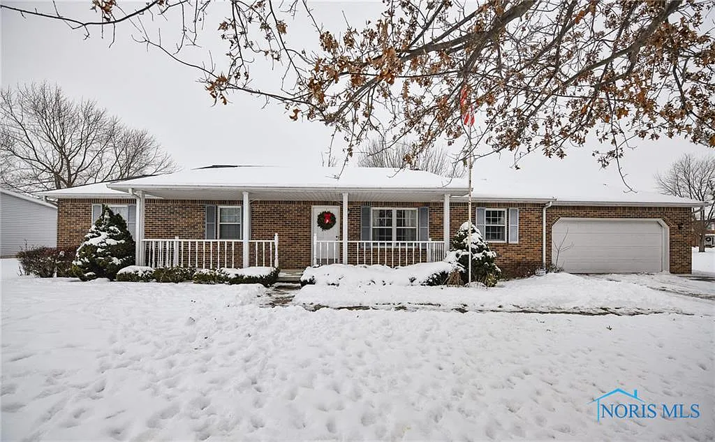 438 Cedar Ln photo 1