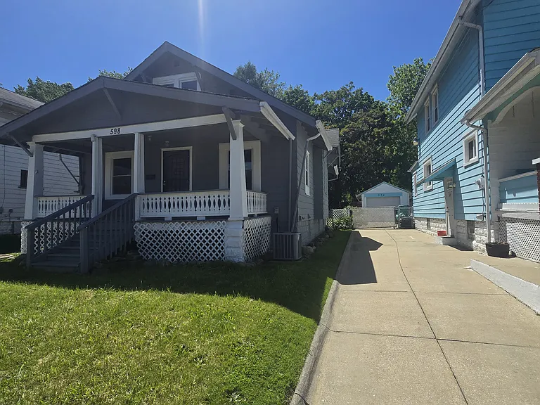 598 Talbot Ave — Photo 2