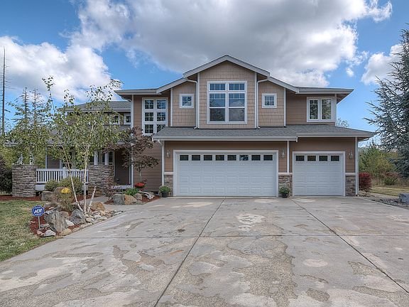 2nd image of 590 Fern Ln W