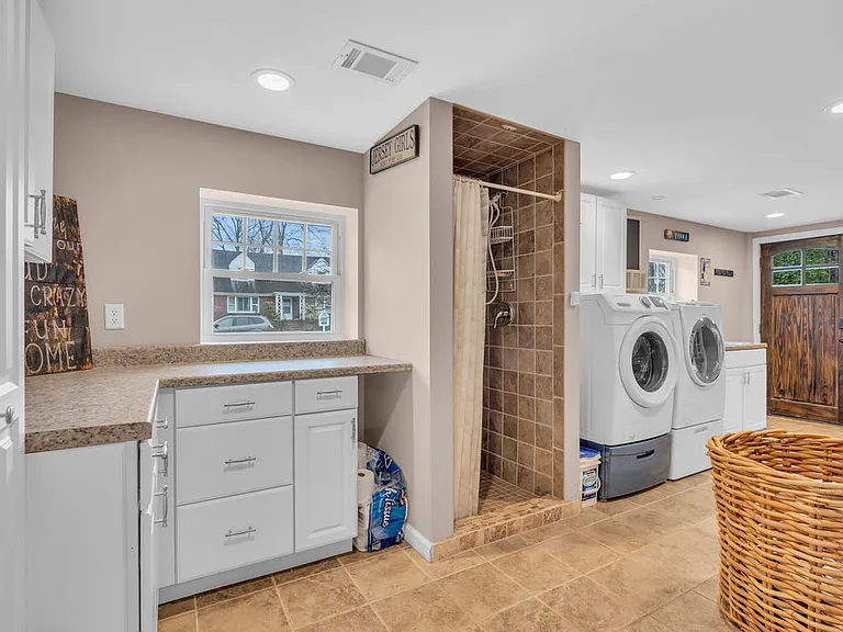 607 Wildwood Rd — Photo 40