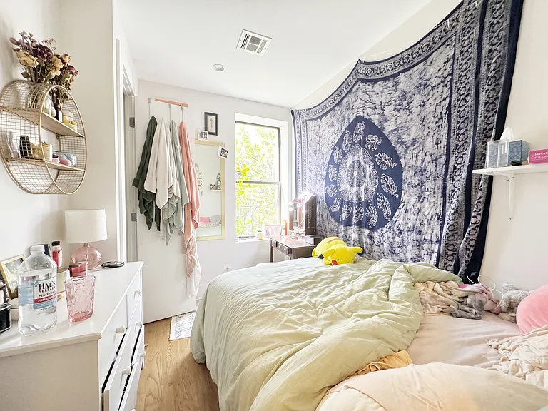 871 Hart St #4R — Photo 2