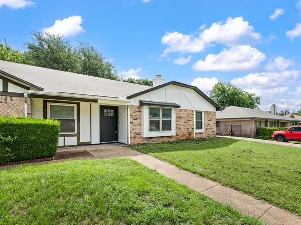 802 Rock Creek Dr, Euless, TX 76039