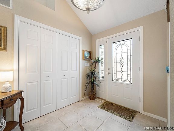 5th image of 393 Sweetwater Dr