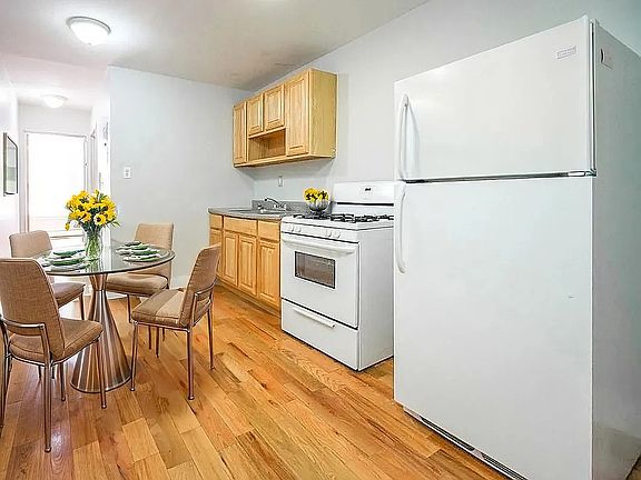 3rd image of 11 Gunther Pl #1E