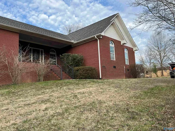 2424 Ouida Dr, Hokes Bluff, AL 35903