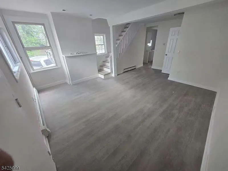 3 bed, 1.0 bath, $2,400 — Photo 2