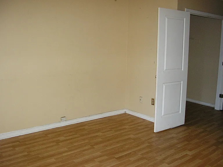 804 W Town Ct — Photo 3