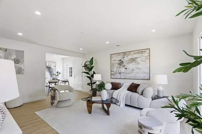 1091 W Latimer Ave — Photo 5