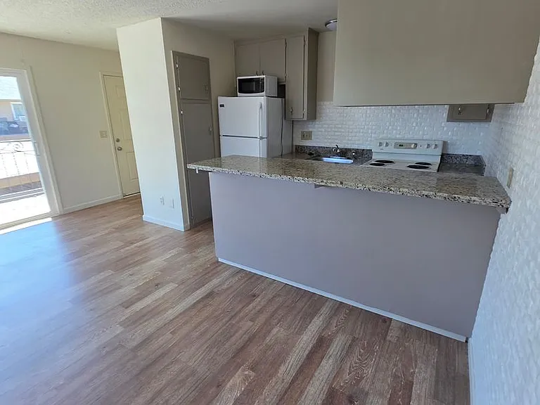 4047 Hamilton Ave #F7 — Photo 2