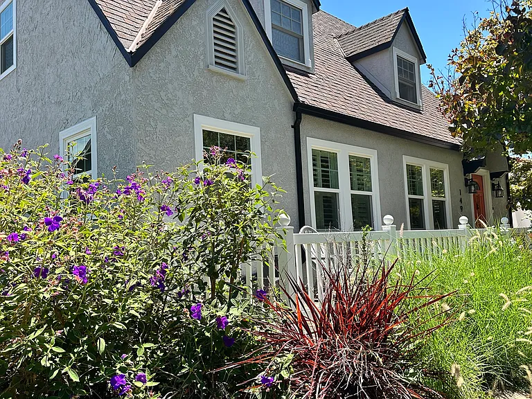 149 Park Dr — Photo 2