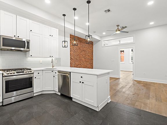 3rd image of 612 Washington St APT 2