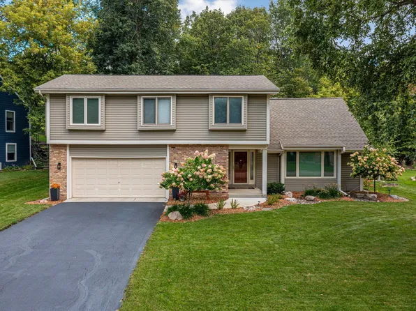 2920 Xanthus Ln N, Plymouth, MN 55447