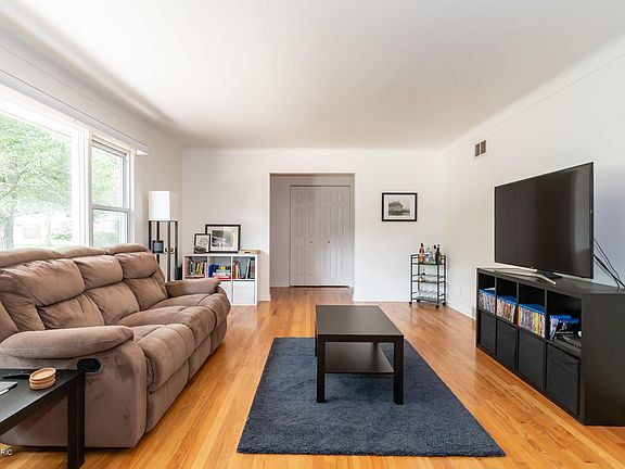 5th image of 2730 Applelane Ave