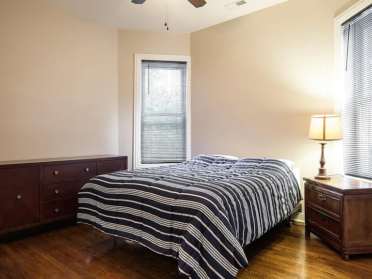 4342 S Lake Park Ave #2 — Photo 7