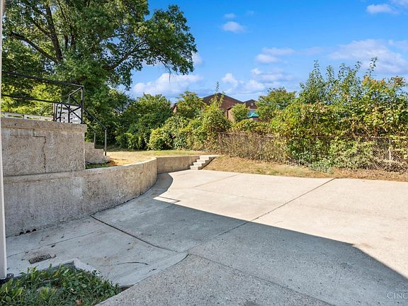 4th image of 3240 Hanna Ave