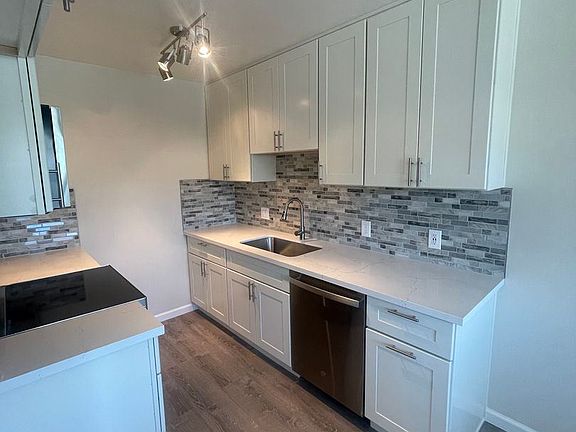 4th image of 3381 Monroe St #7
